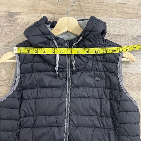 Espirit | Down Vest in Charcoal - Picture 10 of 10